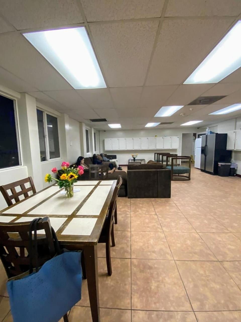 Van Nuys Downtown Paradise ロサンゼルス エクステリア 写真